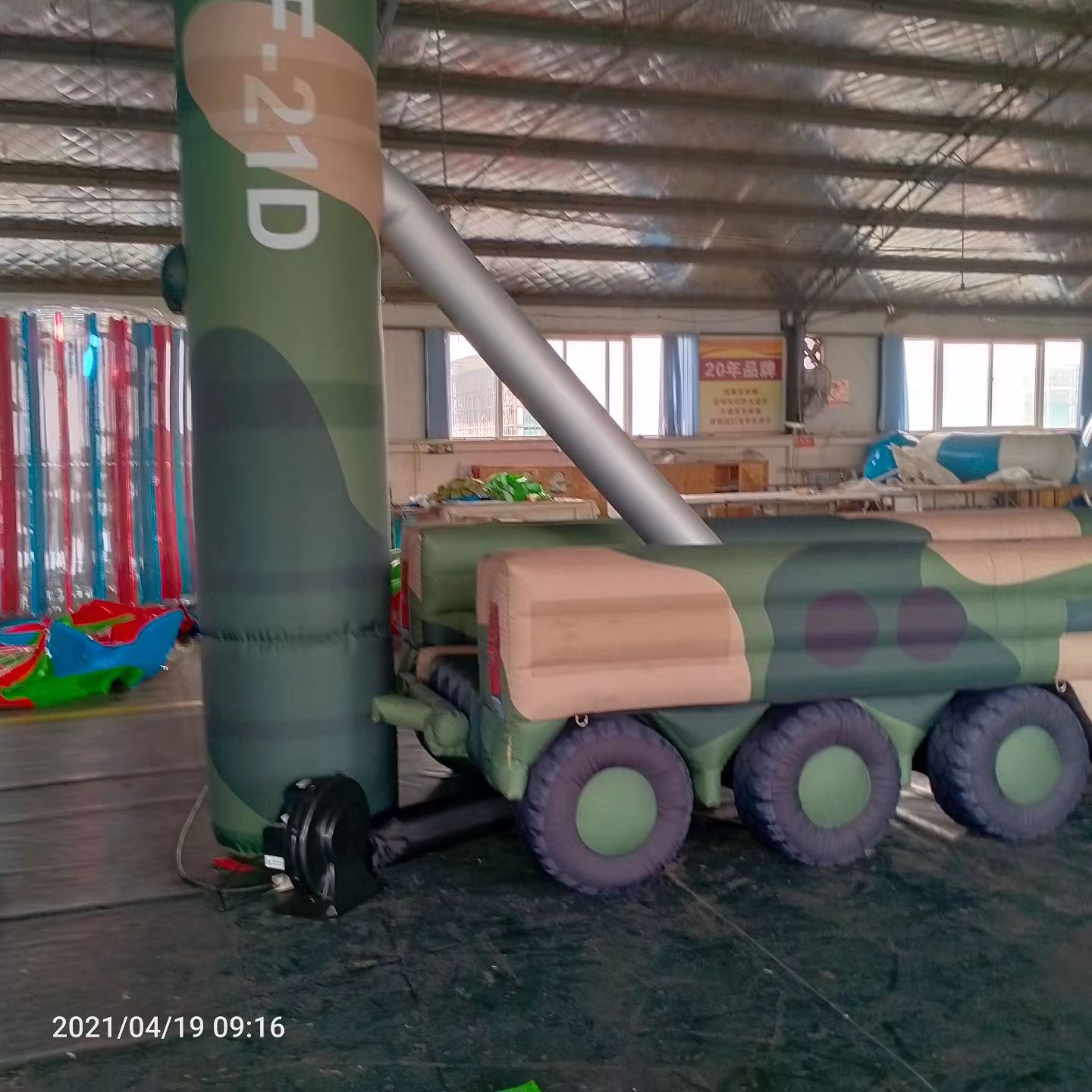 乐安军事演习中的充气目标车辆：模拟发射车雷达车坦克飞机
